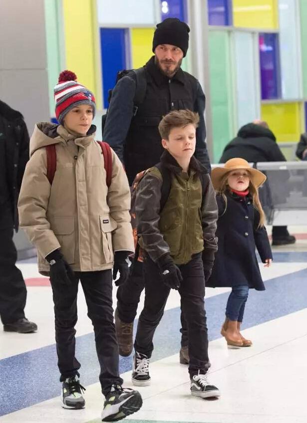 贾静雯穿上羽绒服 依然是个大写的美