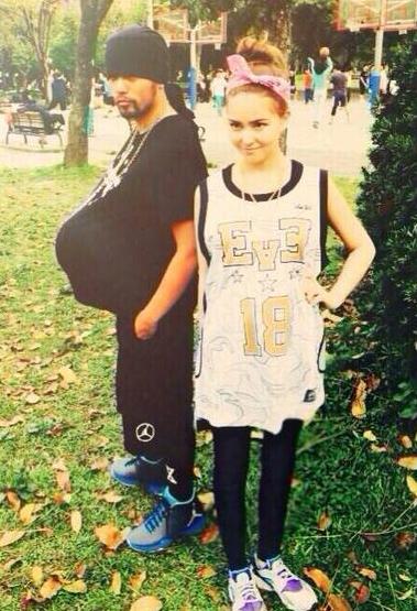 周董喜当爹 昆凌怀孕光长肚子不长肉_时尚_腾