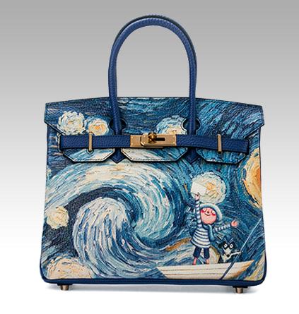 同款不同价 差了个10倍价钱的包包 你买谁?