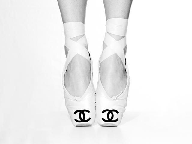 chanel logo的芭蕾舞鞋