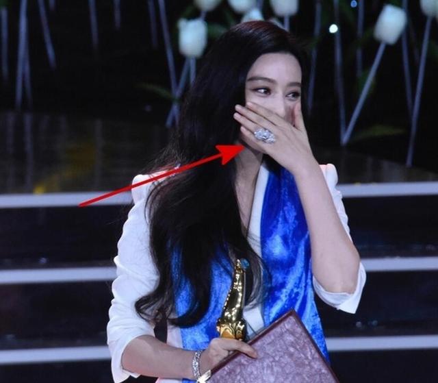 八公举:范冰冰有钱带五千万的钻戒,舍不得花50块买瓶指甲油?(“脱光美甲”单身汪才不懂)_时尚_腾讯网