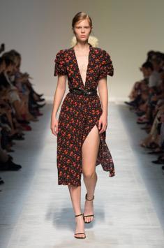 意大利高端时装品牌ermanno scervino推出2019春夏系列"未来主义"式