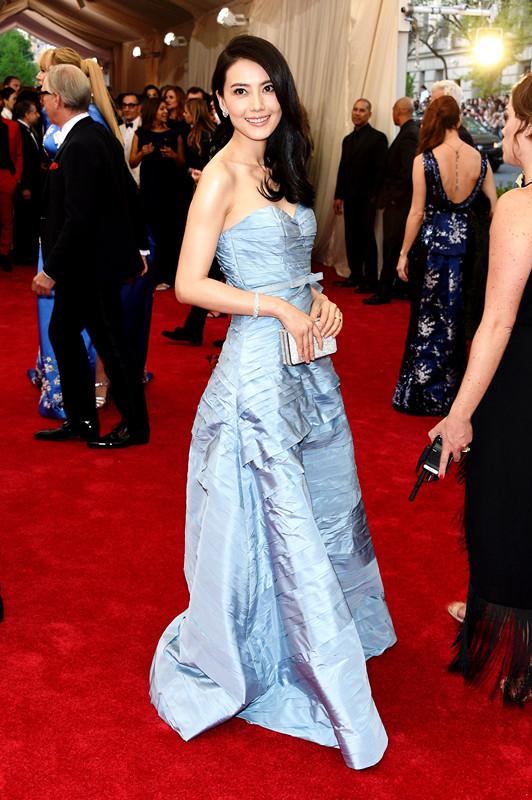 90秒知道：戴上球一样珠宝 去Met“球赛”射门