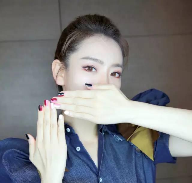 蔡依林戚薇张雨绮都是美甲狂,但自己DIY的闪亮