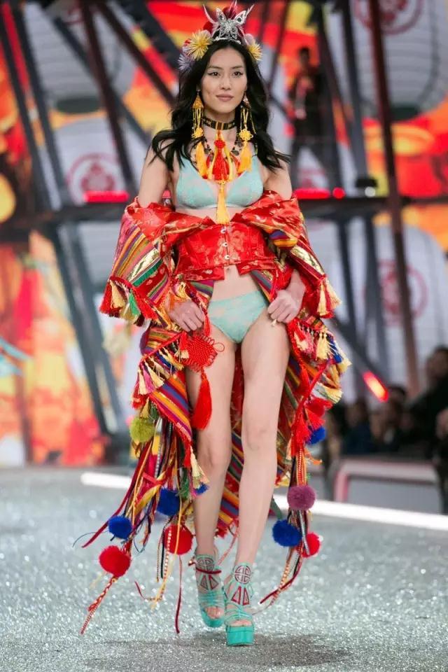 "中国腿"包场维密, 张若昀撩嗨GIGI 这可能是最给长脸的一场维密。