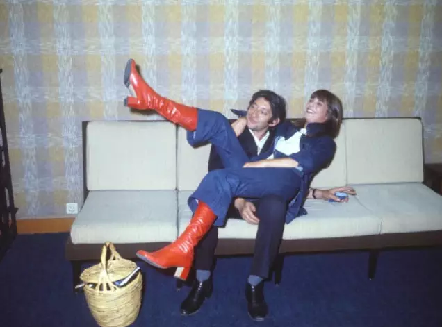 你是否也有这样一件牛仔,记录了那些年经历过的破事儿?