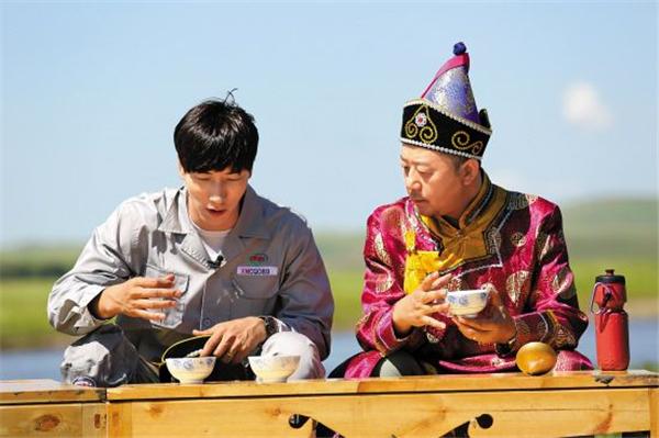 张亮夸黄磊女儿多多可爱:天天戴假发应该会像