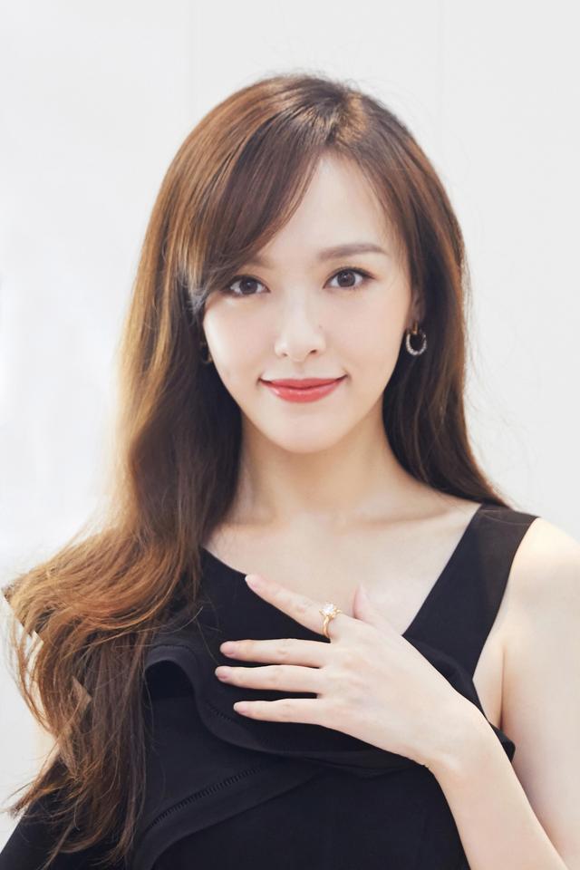 通灵珠宝荣耀升级 唐嫣发布莱绅通灵My Queen王室限量版