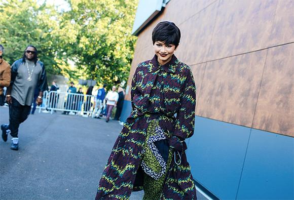 去看时装秀 大咖们都穿了什么去争奇斗艳?