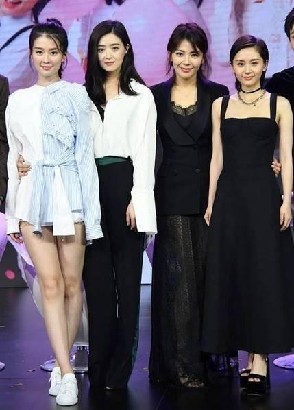 刘涛暴露“游泳圈” <wbr>原来女明星也有这样的身材缺陷 刘涛暴露“游泳圈” 原来女明星也有这样的身材缺陷