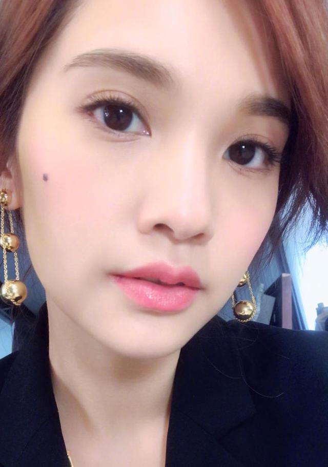 被倪妮泪痣妆美到 胸无大志不要紧脸上有痣就可以