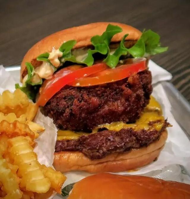 �°����������Ŀ�͵꣬Ҫ���й��������KFC�����ˣ�