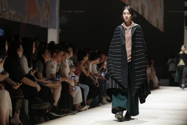 例外2018秋冬发布:天马行空碰撞波普艺术