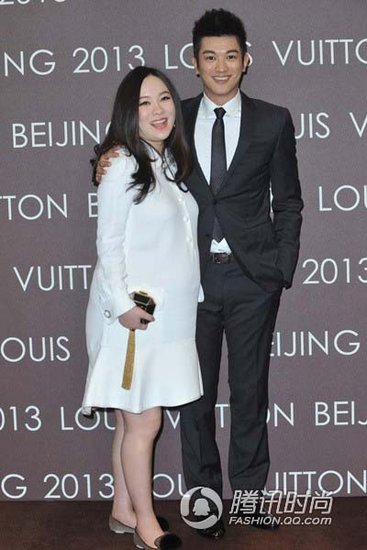 身材走形不要怕 明星<em>教你</em>孕装<em>怎么穿</em>?_时尚_腾