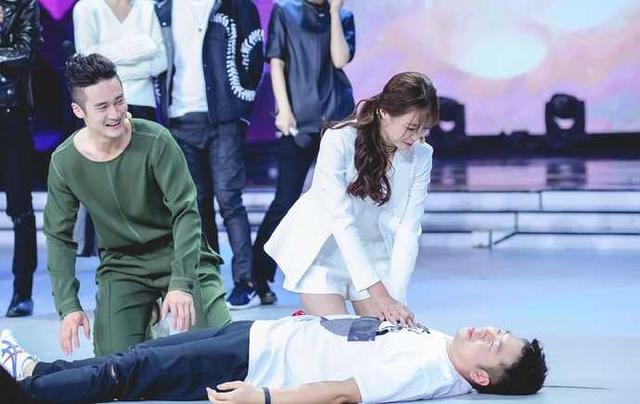 谢娜满是油渍的睡衣，杨幂穿出潮范，情商智商都太高