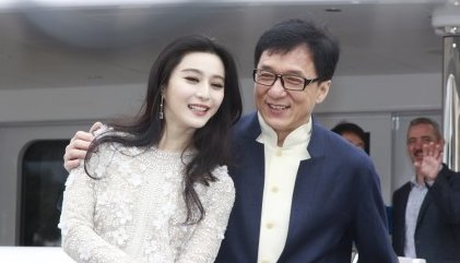 范冰冰高调秀雪乳穿相同设计师礼服宣战张雨绮