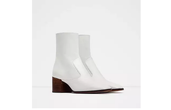 比小白鞋还百搭 怪不得时装精都爱这双鞋！