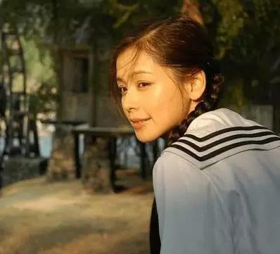 鼻子垫成这样,鼻孔咋不上天呢?