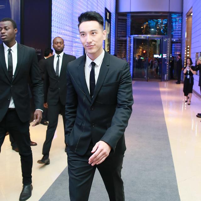 GIORGIO VISCONTI开幕 王阳明黑西装帅气有型_时尚_腾讯网