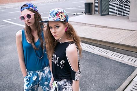 <em>韩国女子组合</em>2NE1 现身adidas Originals上海品