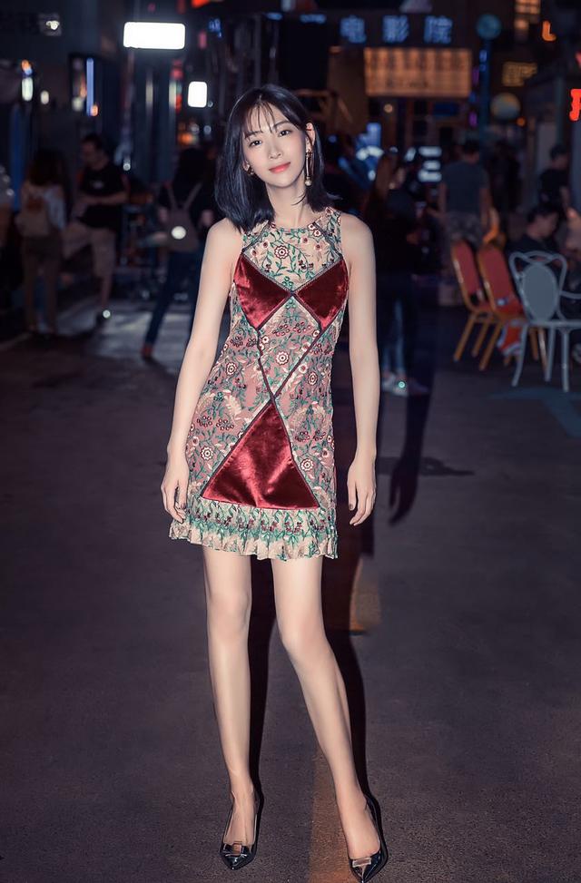 温雅穿上这条裙子 气场立刻两米八_时尚_腾讯网