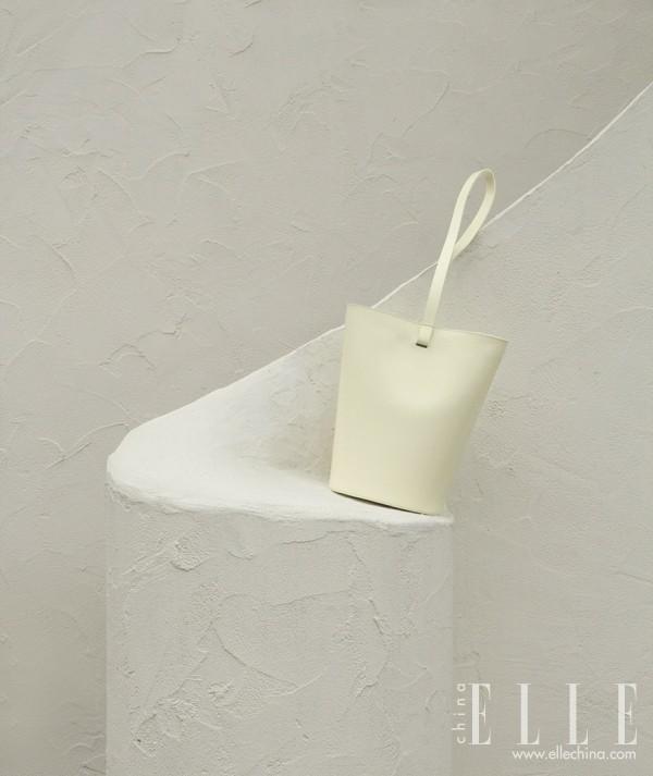 听说现在又开始流行菜篮子水桶包了?