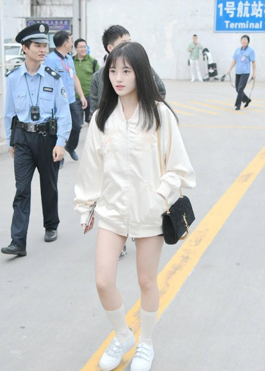 同玩下衣失踪,鞠婧祎廉价又失败,竟被155的王