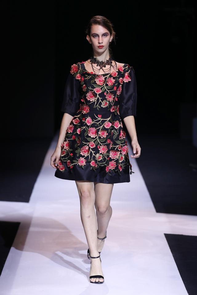 2017哈尔滨时装周Alisa Levin演绎连衣裙时尚