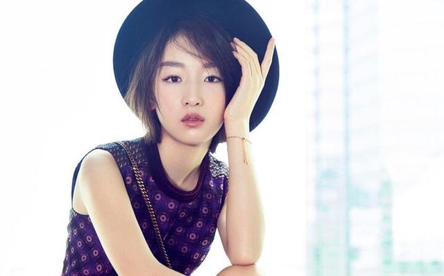 编发&小礼帽 周冬雨最新写真玩转短发的N种可