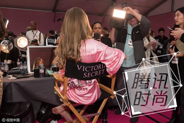 维密后台!张若昀直播大表姐剪头发、奚梦瑶美