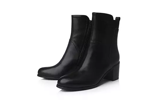 比小白鞋还百搭 怪不得时装精都爱这双鞋！