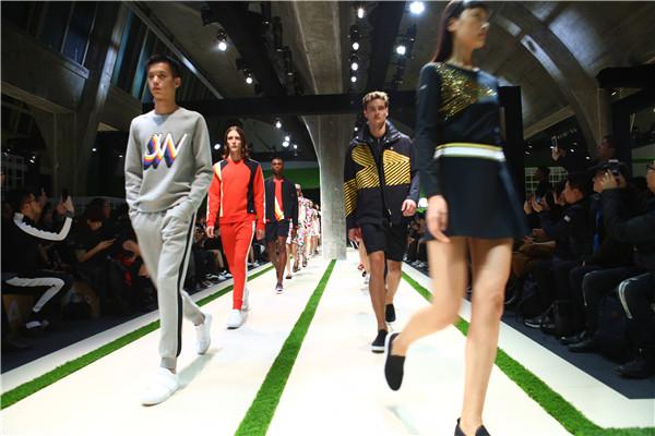 资讯耐克2026财年Q3净利润跌35%、斐乐获法国设计奖铂金奖、安踏携手中免国际加速东南亚千店计划、耐克大中华区前CEO董炜加盟红杉中国(图1)