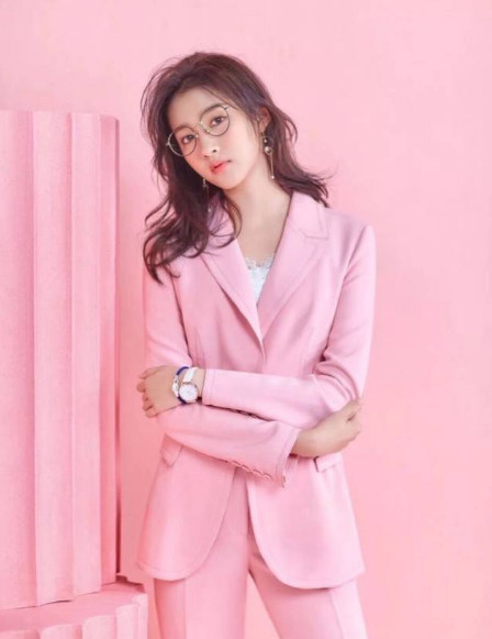 八公举:关晓彤粉色长脸了!瞬间知道双11要准