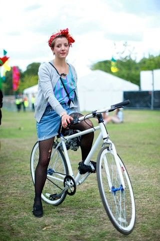 一日一look 5月变脸天<em>丝袜美</em>少女拗造型_时尚