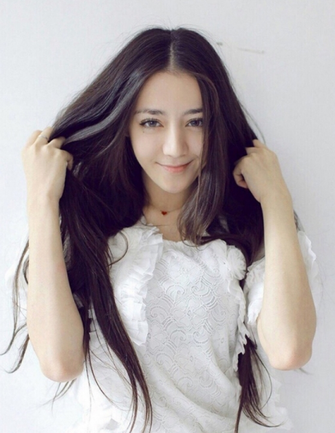 迪丽热巴一头长发玩出花儿 你干嘛还死守一种