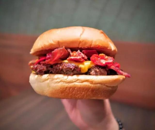 �°����������Ŀ�͵꣬Ҫ���й��������KFC�����ˣ�