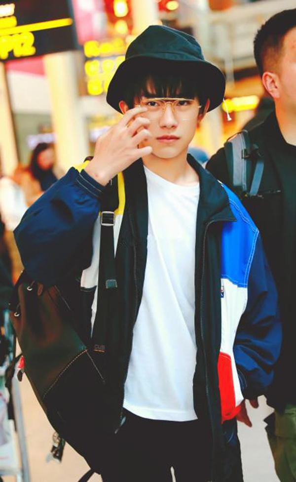 帅气时髦小哥哥易烊千玺上线!人家再也不只是