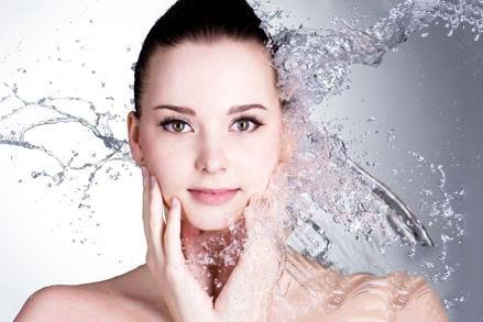 白天鹅为您带来:杨幂晒周笔畅KTV私照 素颜撞