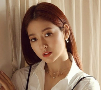 唐嫣的浆果红,Angelababy的茶色黑,清凉夏日还不快给头发换个色!