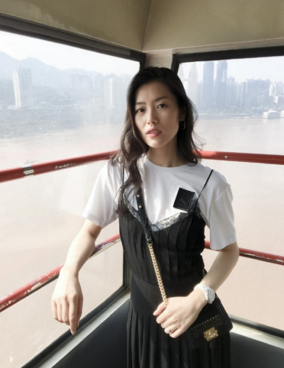 大海都是水表姐全是腿,行走衣架我只服刘雯!