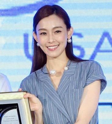 赵丽颖靠一字眉咸鱼翻身