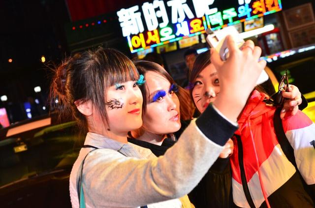 蜜丝佛陀携手滴滴顺风车做回魔女