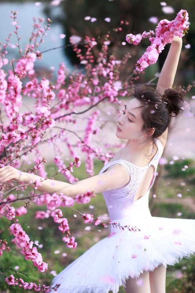 长腿女神孙嘉璐化身芭蕾精灵 生活方式 图3