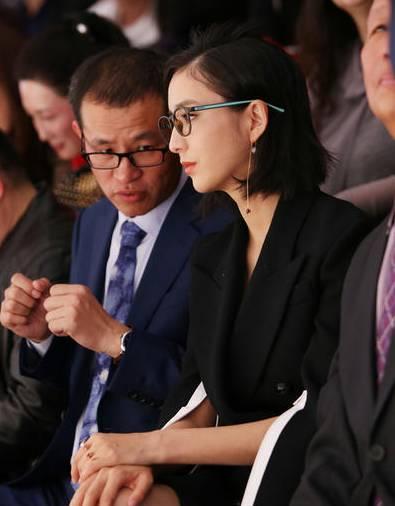 佟丽娅终于走出出轨门,剪了短发会变网红吗?