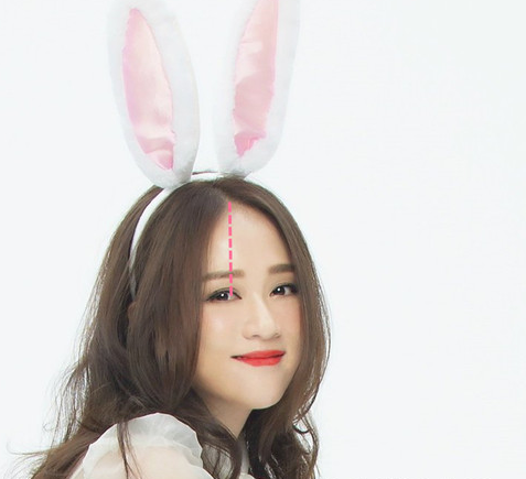 陈乔恩正式迈入微胖界后身材不够发型来凑？据说整个娱乐圈的斜刘海都是按照这条“神秘线”分缝的！