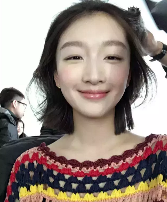 周冬雨亮晶晶眯眯眼 六叔迷的耳根都红了