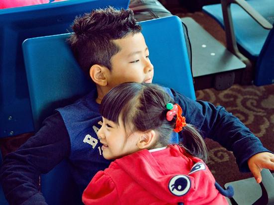 郭涛改行当理发师 亲示石头硬汉发型