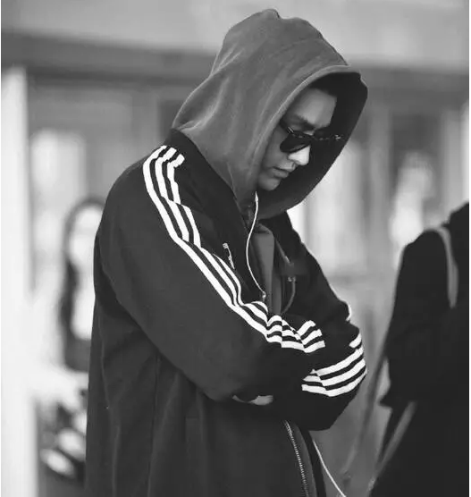 学学看,那些年吴亦凡穿火了哪些学院元素