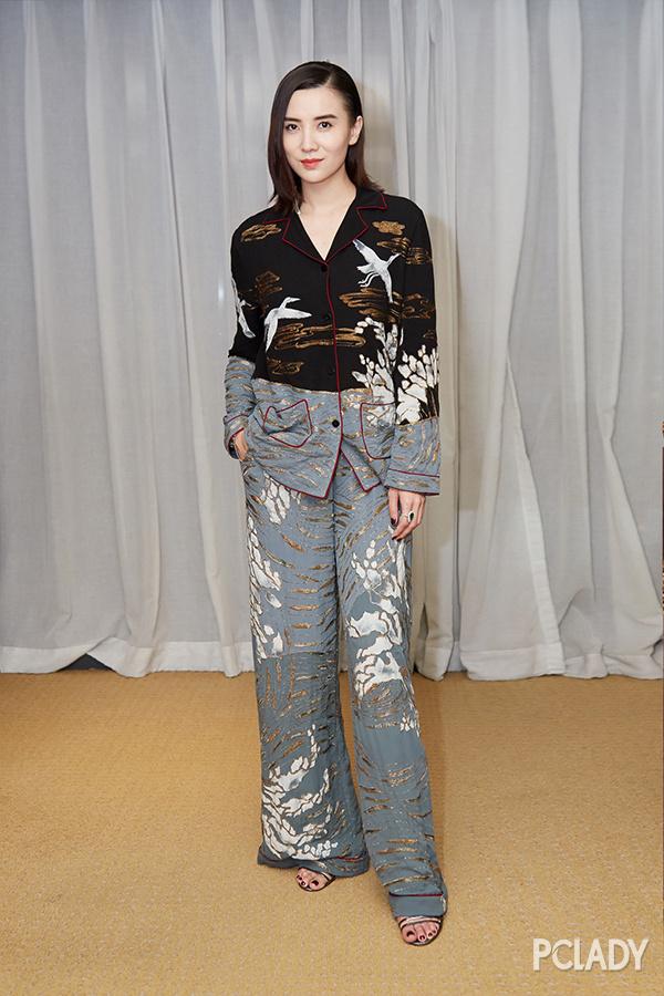 说谁不Fashion?宋佳睡衣装又美的逆天