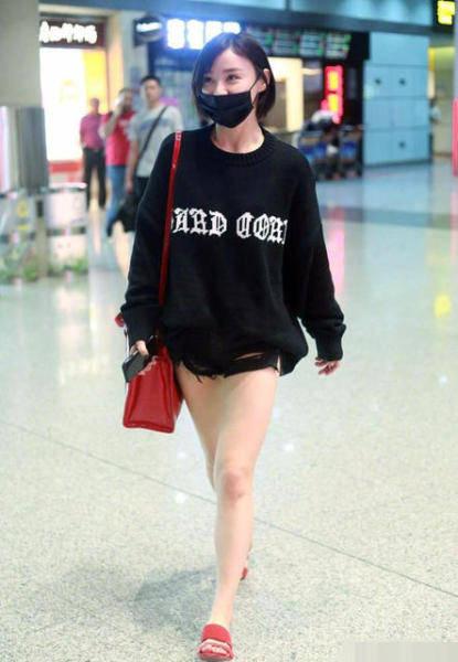 刘涛暴露“游泳圈” <wbr>原来女明星也有这样的身材缺陷 刘涛暴露“游泳圈” 原来女明星也有这样的身材缺陷